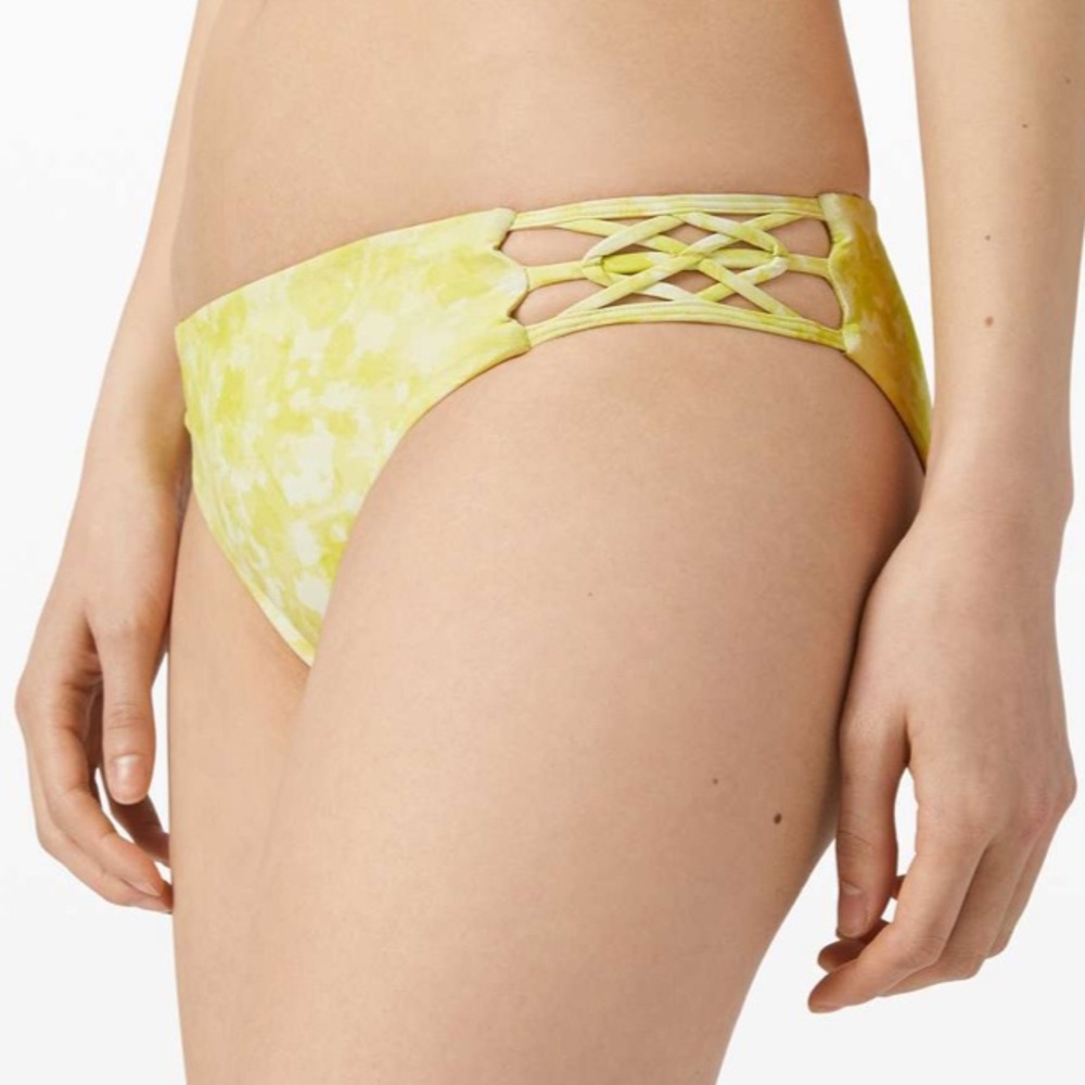 NWT Lululemon Coastline Bottom MR Size 4